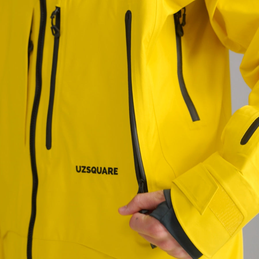 Two Large Side Pockets