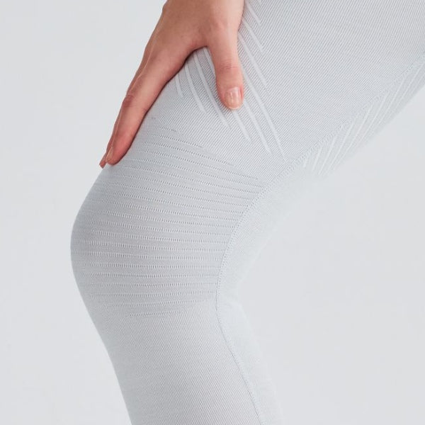 Wavy Knee Insulation Structure